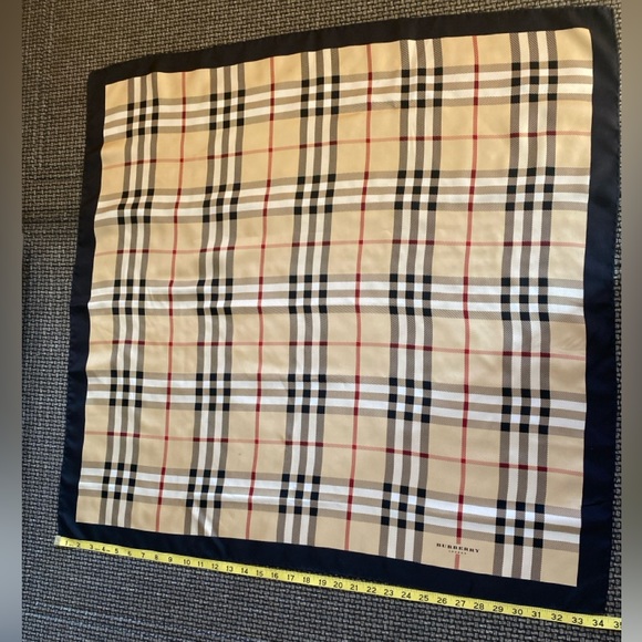 BURBERRY HUGE🔥SILK MEGA Nova Check Scarf! 34”x 34”🔥GORGEOUS🔥EUC🔥MUST SEE👀OS - Picture 10 of 16
